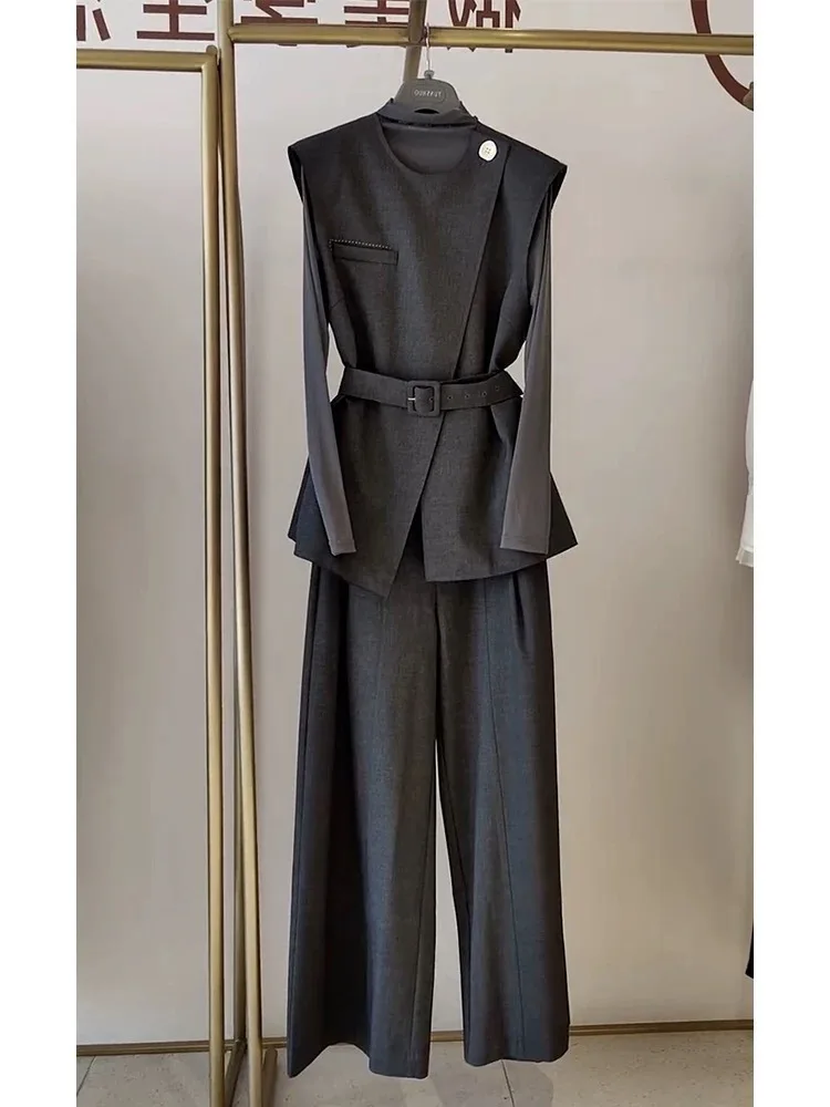 Новый комплект из трех предметов, роскошный осенний модный жилет нестандартной формы с поясом + футболка с длинным рукавом с внутренней стороны + широкий брючный костюм
Новый комплект из трех предметов, роскошный осенний модный жилет нестандартной формы с поясом + футболка с длинным рукавом с внутренней стороны + широкий брючный костюм