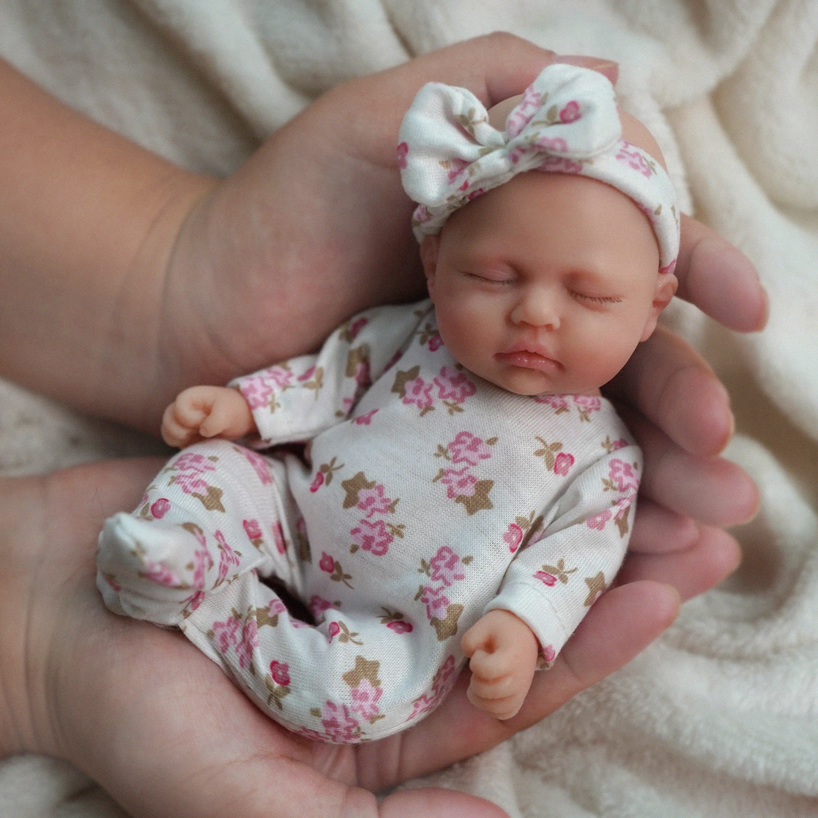 miaio 7" Lifelike Silicone Micro Preemie Full Body Doll Mini Reborn Baby Surprize Anti-Stress Toy for Children
miaio 7" Lifelike Silicone Micro Preemie Full Body Doll Mini Reborn Baby Surprize Anti-Stress Toy for Children