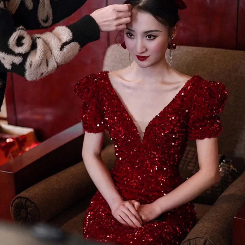 Sexy V-neck Long Mermaid Wedding Dress Bride Sparkly Exquisite Burgundy Sequins Backless Prom Party Gown
Sexy V-neck Long Mermaid Wedding Dress Bride Sparkly Exquisite Burgundy Sequins Backless Prom Party Gown