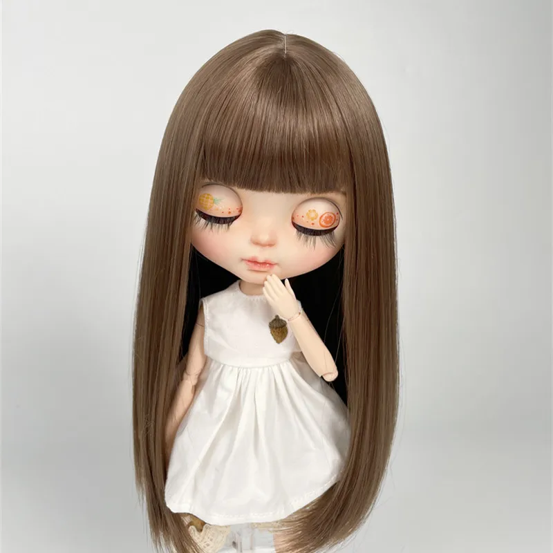 Blythes Doll wig suitable for 1/6 size fashion new center part bangs inside buckle soft wire can be hand altered princess cut
Blythes Doll wig suitable for 1/6 size fashion new center part bangs inside buckle soft wire can be hand altered princess cut