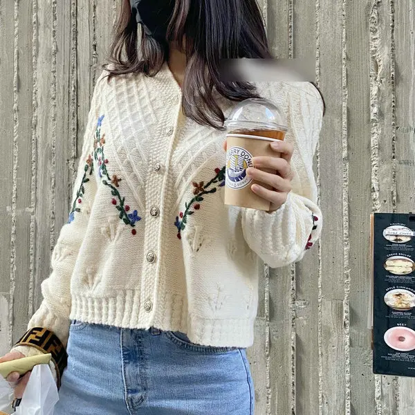 Осенне-зимний вязаный свитер-жакет с V-образным вырезом, длинными рукавами, ромбовидным узором, 3D-вышивкой цветов, для повседневной носки, стандартный крой, открытая застежка
Осенне-зимний вязаный свитер-жакет с V-образным вырезом, длинными рукавами, ромбовидным узором, 3D-вышивкой цветов, для повседневной носки, стандартный крой, открытая застежка