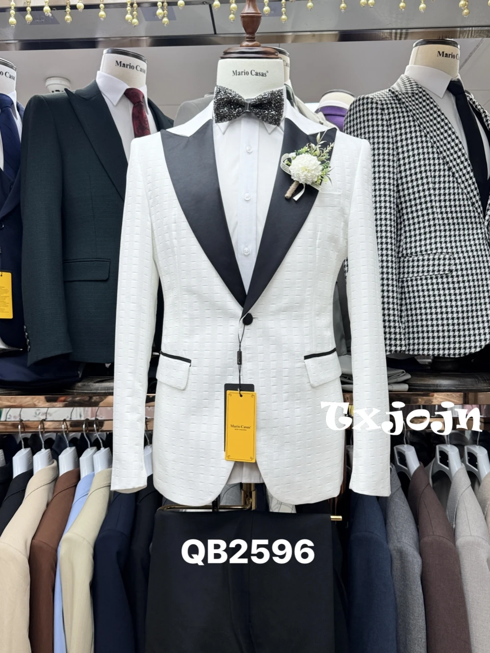 White Elegant Men's Jacquard Suit Set 3 Pieces Engagement Party Wear Handsome Peak Lapel Slim Fit Suits Business Outfit For Men
White Elegant Men's Jacquard Suit Set 3 Pieces Engagement Party Wear Handsome Peak Lapel Slim Fit Suits Business Outfit For Men