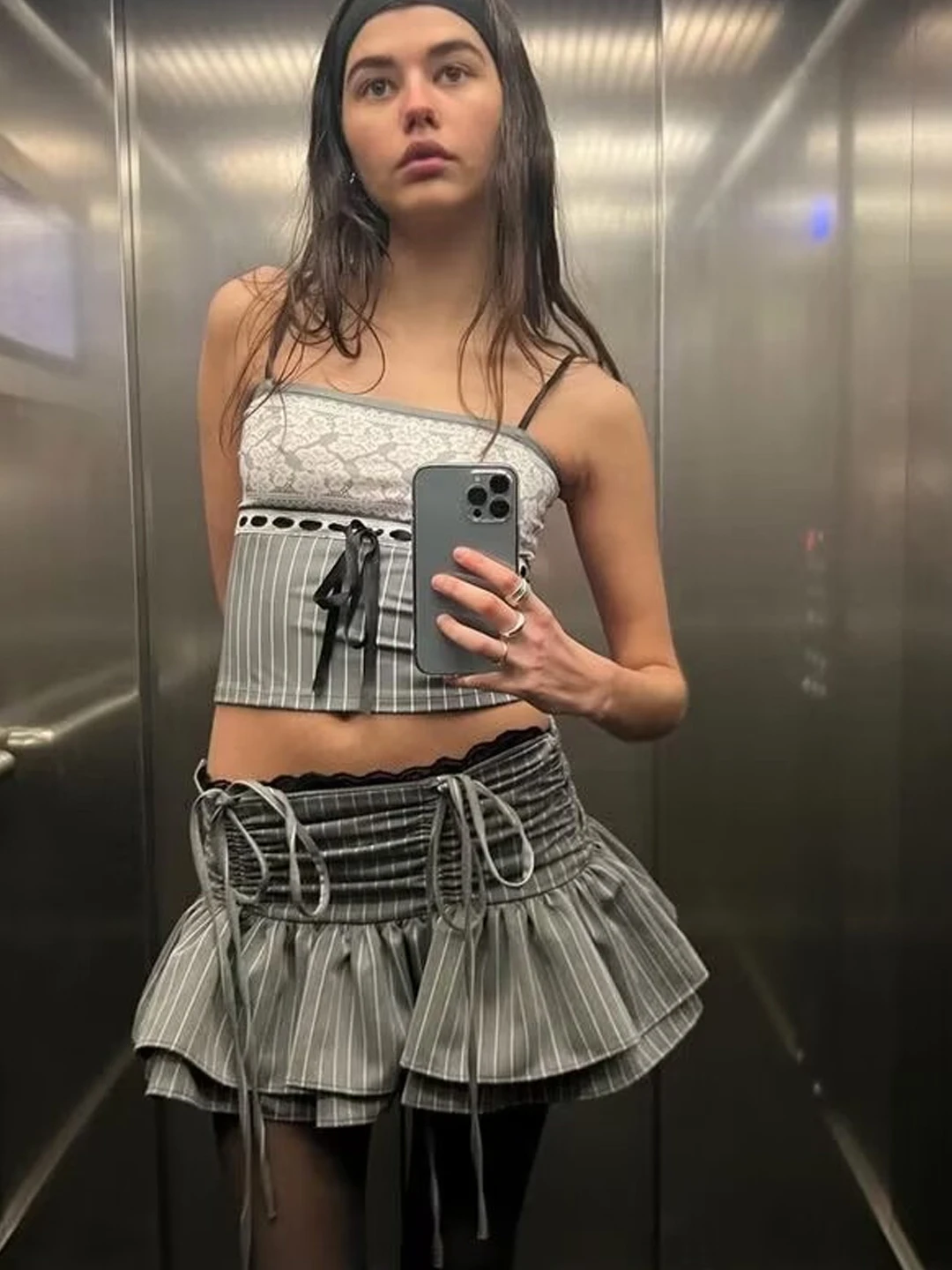Low Waist A-Line Skirt with Lace And Drawstring Stripes Women's Fashion Slimming Design with Pleats And Lace Trim
Low Waist A-Line Skirt with Lace And Drawstring Stripes Women's Fashion Slimming Design with Pleats And Lace Trim