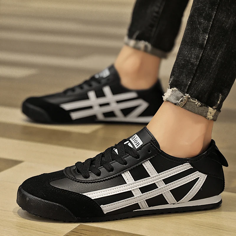 High-quality Black Running Shoes Men Brand Shoes Leather Flat Casual Sneakers Men Anti-slip Outdoor Women Shoes sapato masulino
High-quality Black Running Shoes Men Brand Shoes Leather Flat Casual Sneakers Men Anti-slip Outdoor Women Shoes sapato masulino