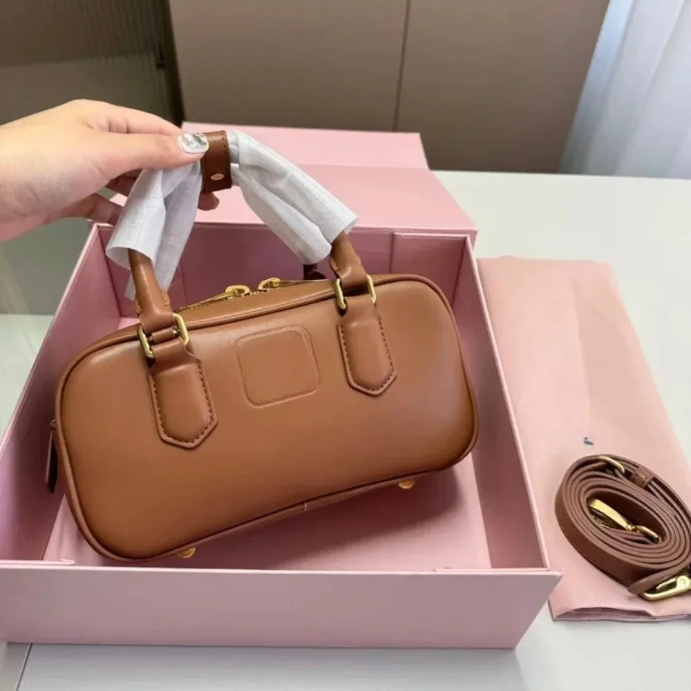 2025 Convertible Bowling Bag for Women - Small Square Leather Briefcase Crossbody Purse with Adjustable Shoulder Strap
2025 Convertible Bowling Bag for Women - Small Square Leather Briefcase Crossbody Purse with Adjustable Shoulder Strap