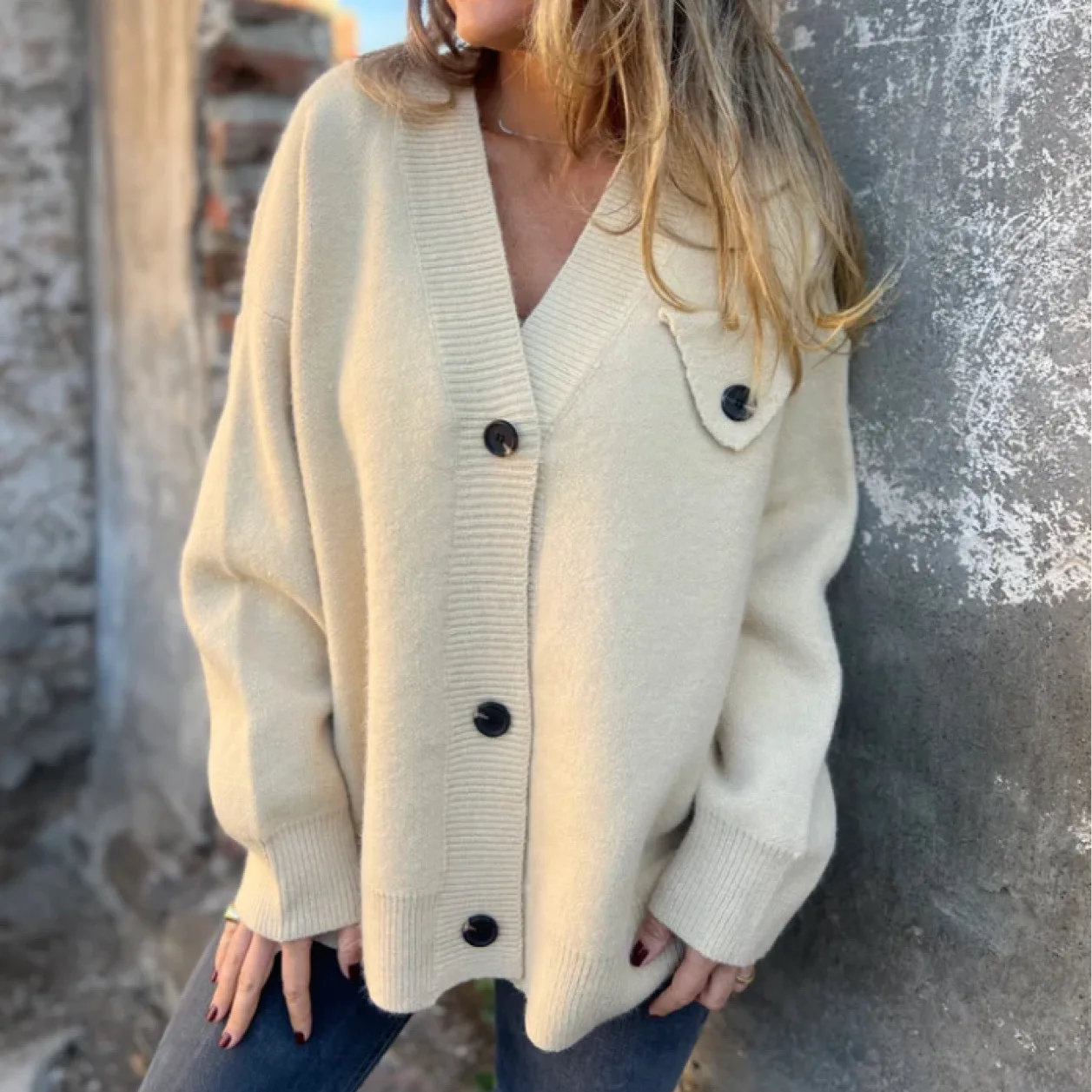 Женский весенне-осенний свитер, однотонная куртка с v-образным вырезом и длинными рукавами, карманами на пуговицах, повседневная милая модная удобная стандартная посадка 
Женский весенне-осенний свитер, однотонная куртка с v-образным вырезом и длинными рукавами, карманами на пуговицах, повседневная милая модная удобная стандартная посадка