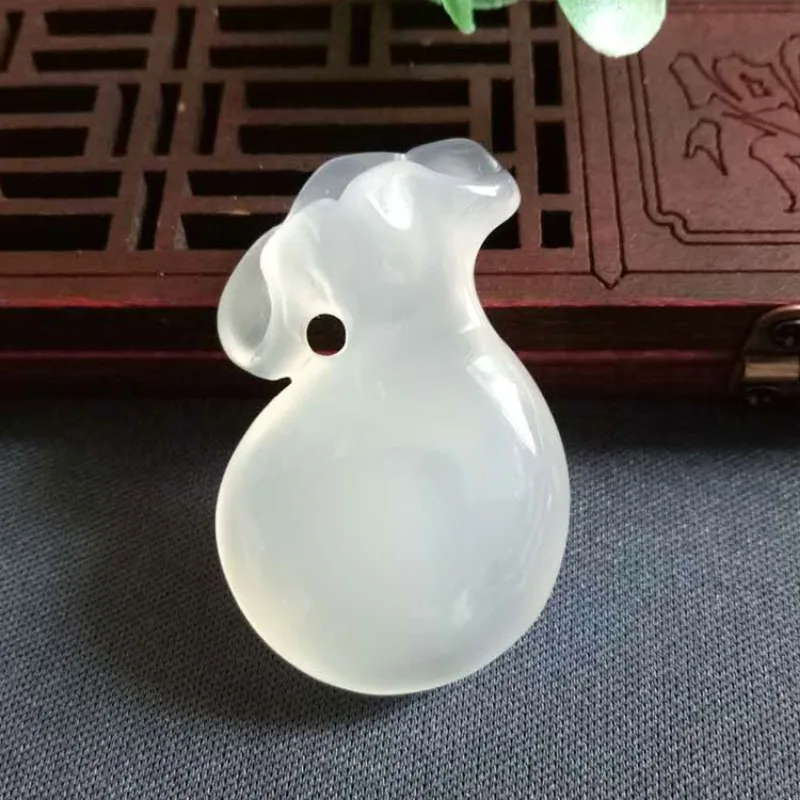Chalcedony Money Bag Pendant Fashionable and Exquisite Men's and Women's Four-color Agate Money Bag Pendant
Chalcedony Money Bag Pendant Fashionable and Exquisite Men's and Women's Four-color Agate Money Bag Pendant