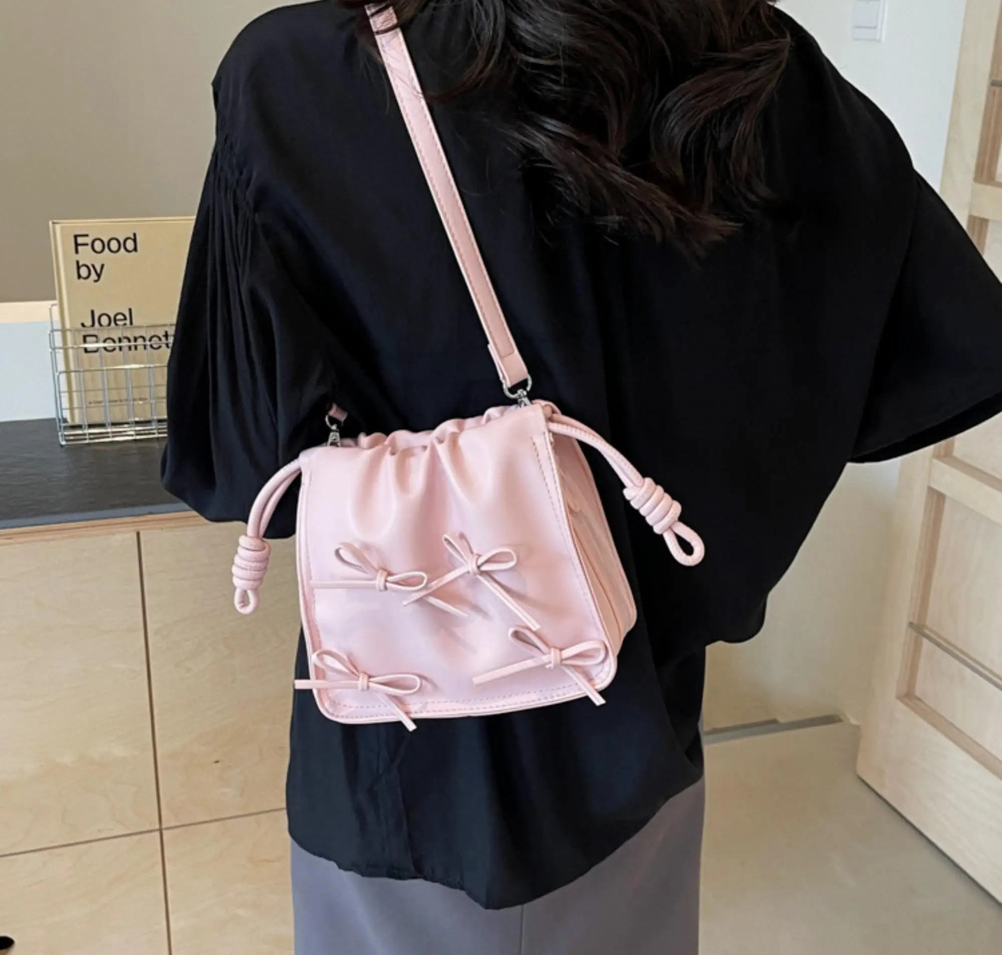 Premium texture bow bucket vegetable basket bag ballet style handbag versatile single shoulder drawstring bag
Premium texture bow bucket vegetable basket bag ballet style handbag versatile single shoulder drawstring bag