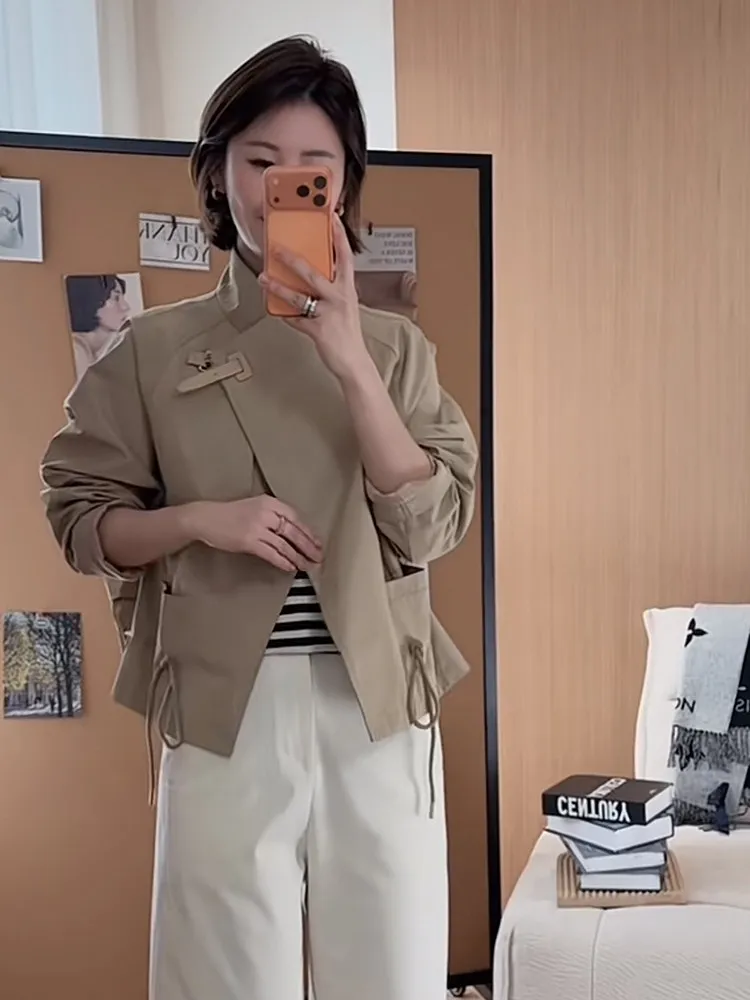 Korean Style Drawstring Waist Short Jacket Women's Fashion Stand Collar Slimming Versatile Design Spring 2026 New Arrival
Korean Style Drawstring Waist Short Jacket Women's Fashion Stand Collar Slimming Versatile Design Spring 2026 New Arrival
