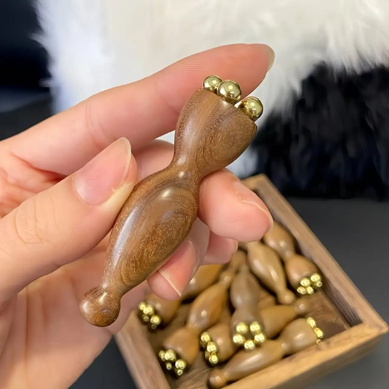 Retro Face Massage Tools Lotus Seedpod Beauty Brass & Rosewood Skin Care Gua Sha Tool Relaxation Meridians Acupoint Massage
Retro Face Massage Tools Lotus Seedpod Beauty Brass & Rosewood Skin Care Gua Sha Tool Relaxation Meridians Acupoint Massage