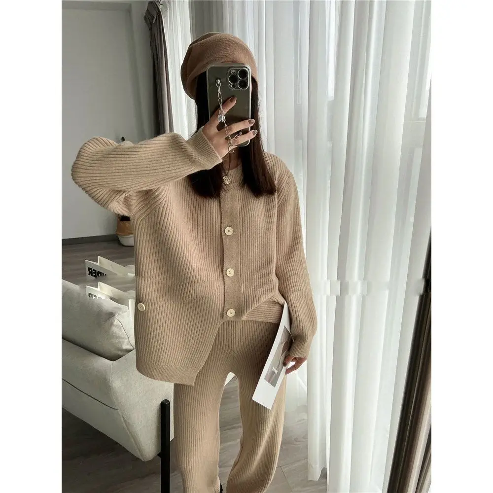 Casual Knitted 2 Piece Sets Womens Outfit Elegant Sweater Single-breasted Cardigan Coat+Trousers Chic Wide Leg Pants R188
Casual Knitted 2 Piece Sets Womens Outfit Elegant Sweater Single-breasted Cardigan Coat+Trousers Chic Wide Leg Pants R188