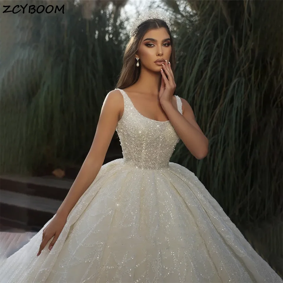 Vintage Bling Boat Neck Sequin Ball Gown Wedding Dresses 2025 Open Back Sleeveless With Court Train Tulle Bridal Gowns For Women
Vintage Bling Boat Neck Sequin Ball Gown Wedding Dresses 2025 Open Back Sleeveless With Court Train Tulle Bridal Gowns For Women
