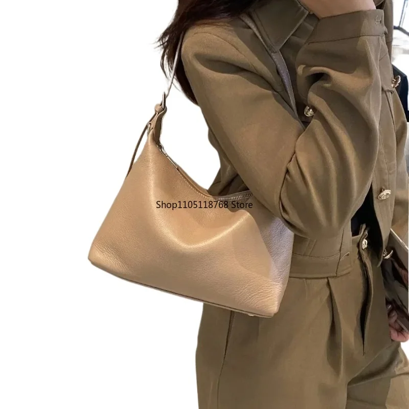 Luxury Full Grain Leather Crossbody Bag for Women Slim Commuter Purse with Zip Pockets Versatile Day-to-Night Bag
Luxury Full Grain Leather Crossbody Bag for Women Slim Commuter Purse with Zip Pockets Versatile Day-to-Night Bag