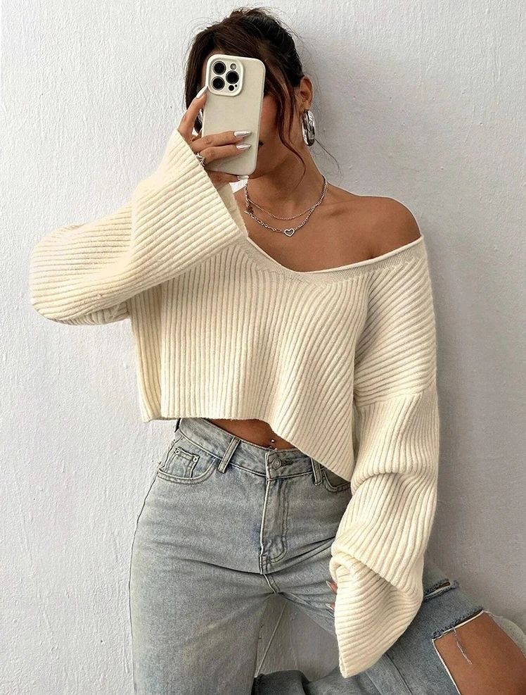 Fashion V-neck solid color knitted sweater loose top women's striped outfit with three-dimensional texture sweater
Fashion V-neck solid color knitted sweater loose top women's striped outfit with three-dimensional texture sweater