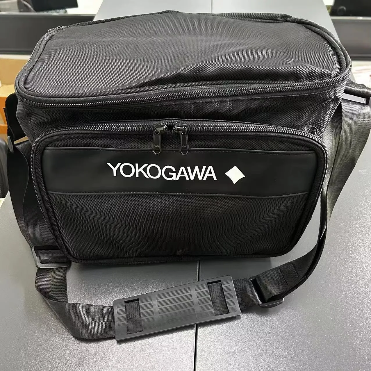 Carrying bag for Yokogawa AQ7280 AQ7283 AQ7282 AQ1200 AQ1215 AQ1210 AQ1000 OTDR Carrying Bag
Carrying bag for Yokogawa AQ7280 AQ7283 AQ7282 AQ1200 AQ1215 AQ1210 AQ1000 OTDR Carrying Bag