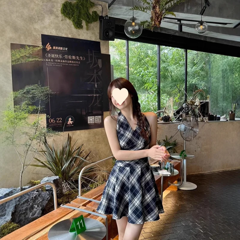 Black and White PlaidvWomen's Spring Halter Neck Tie Dress2025New sweet and spicy girl's waist-cinching dressAShort Skirt
Black and White PlaidvWomen's Spring Halter Neck Tie Dress2025New sweet and spicy girl's waist-cinching dressAShort Skirt