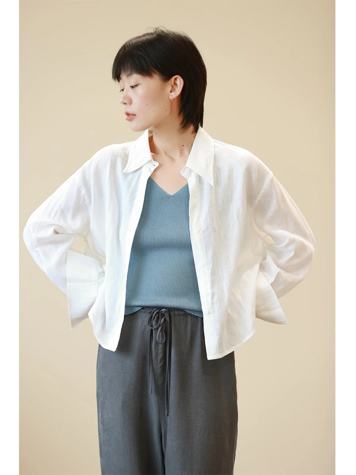 Удобная дышащая текстурированная льняная свободная белая женская рубашка с длинным рукавом, летняя новинка, топ для повседневной носки
Удобная дышащая текстурированная льняная свободная белая женская рубашка с длинным рукавом, летняя новинка, топ для повседневной носки