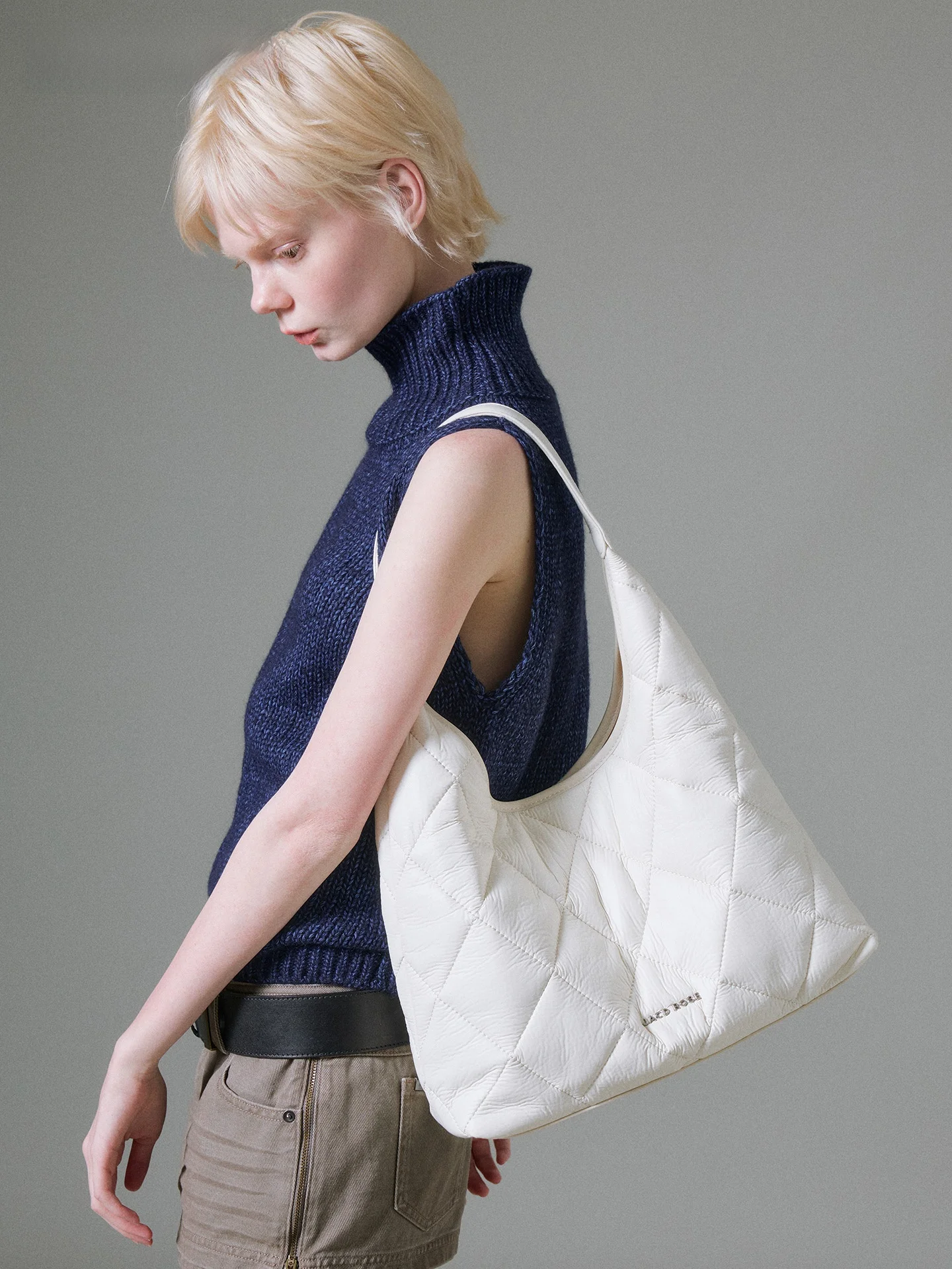 JACD Rhombus Tote Bag Women's Large Capacity 2026 New down Single Shoulder Commuter Hobo Bag Vintage Artistic Style Handbag
JACD Rhombus Tote Bag Women's Large Capacity 2026 New down Single Shoulder Commuter Hobo Bag Vintage Artistic Style Handbag