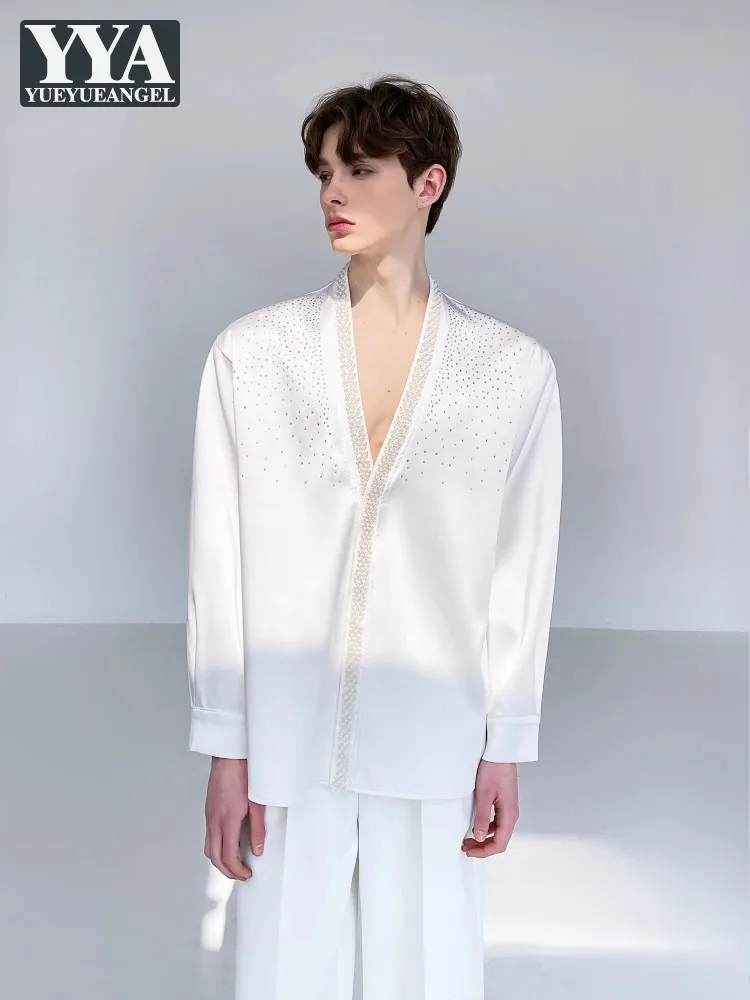 Fashion Men Diamonds Spliced Shiny Shirt Embroidery V Neck Loose Fit Tops Long Sleeve Stylish Shirts Youth Style Gloss Outwear
Fashion Men Diamonds Spliced Shiny Shirt Embroidery V Neck Loose Fit Tops Long Sleeve Stylish Shirts Youth Style Gloss Outwear