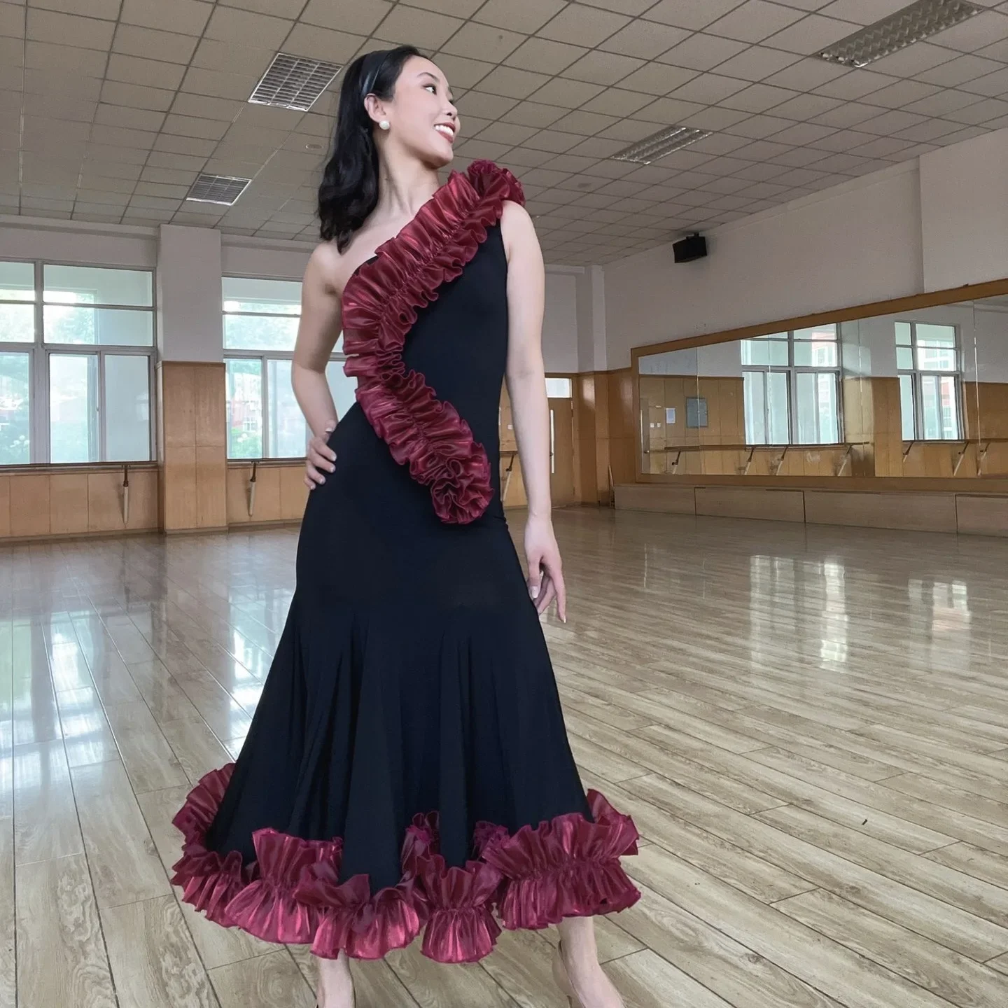 Red Ruffles Ballroom Dance Dress Women Waltz Dance Performance Clothes Club Prom Long Dress Practice Performance Dress DNV25596
Red Ruffles Ballroom Dance Dress Women Waltz Dance Performance Clothes Club Prom Long Dress Practice Performance Dress DNV25596