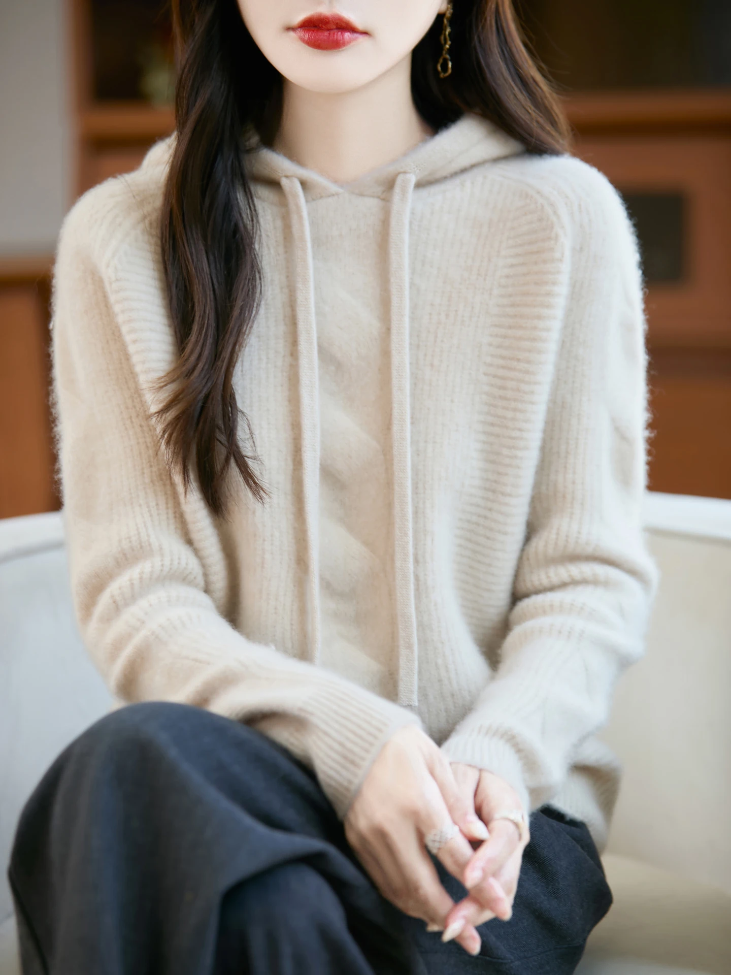 Новый женский свитер с капюшоном из 100% мериносовой шерсти, однотонный, плотный пуловер, приятный к телу, модный вязаный топ, осенне-зимняя одежда
Новый женский свитер с капюшоном из 100% мериносовой шерсти, однотонный, плотный пуловер, приятный к телу, модный вязаный топ, осенне-зимняя одежда