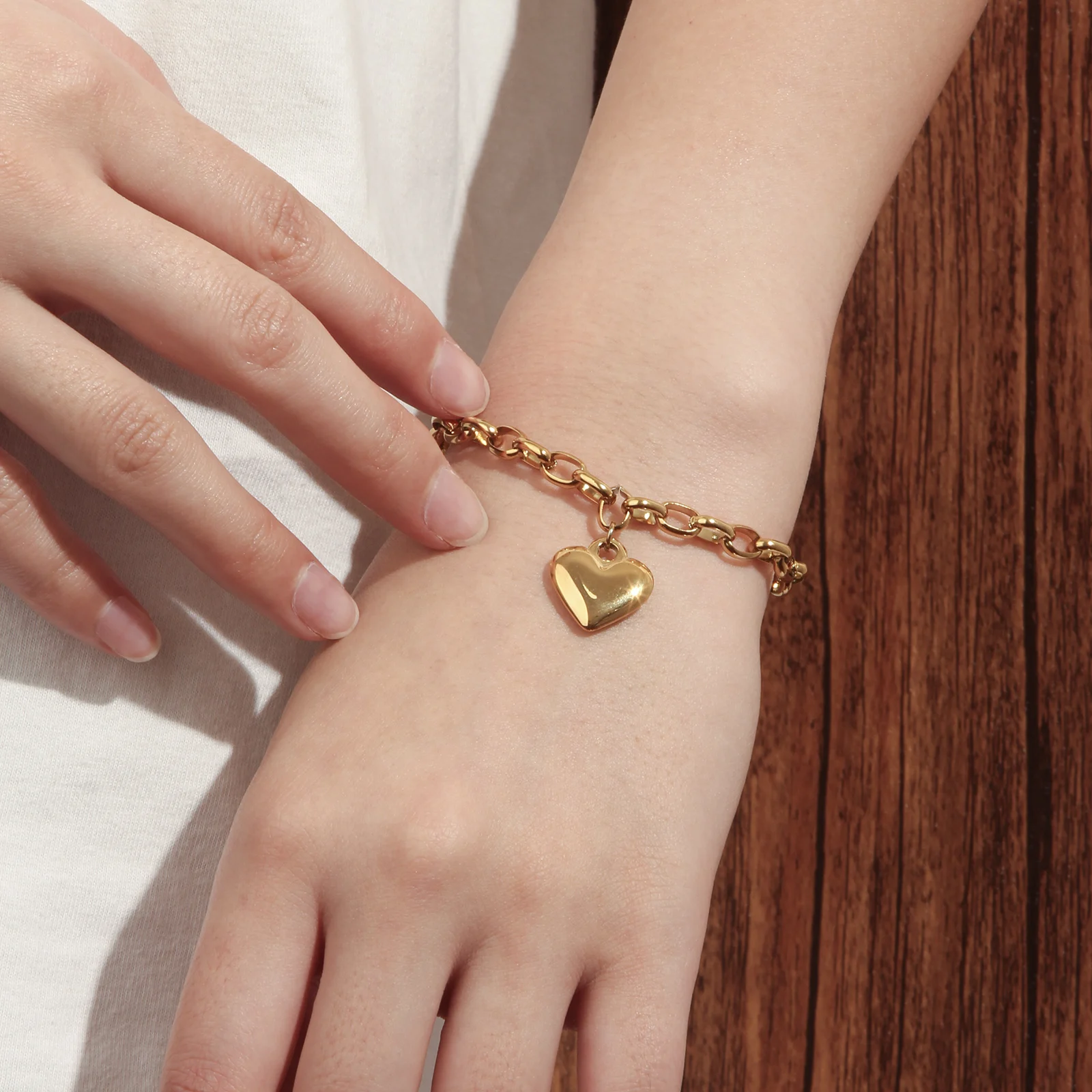 Golden Heart Pendant Chain Bracelet 304L Stainless Steel for Women
Golden Heart Pendant Chain Bracelet 304L Stainless Steel for Women