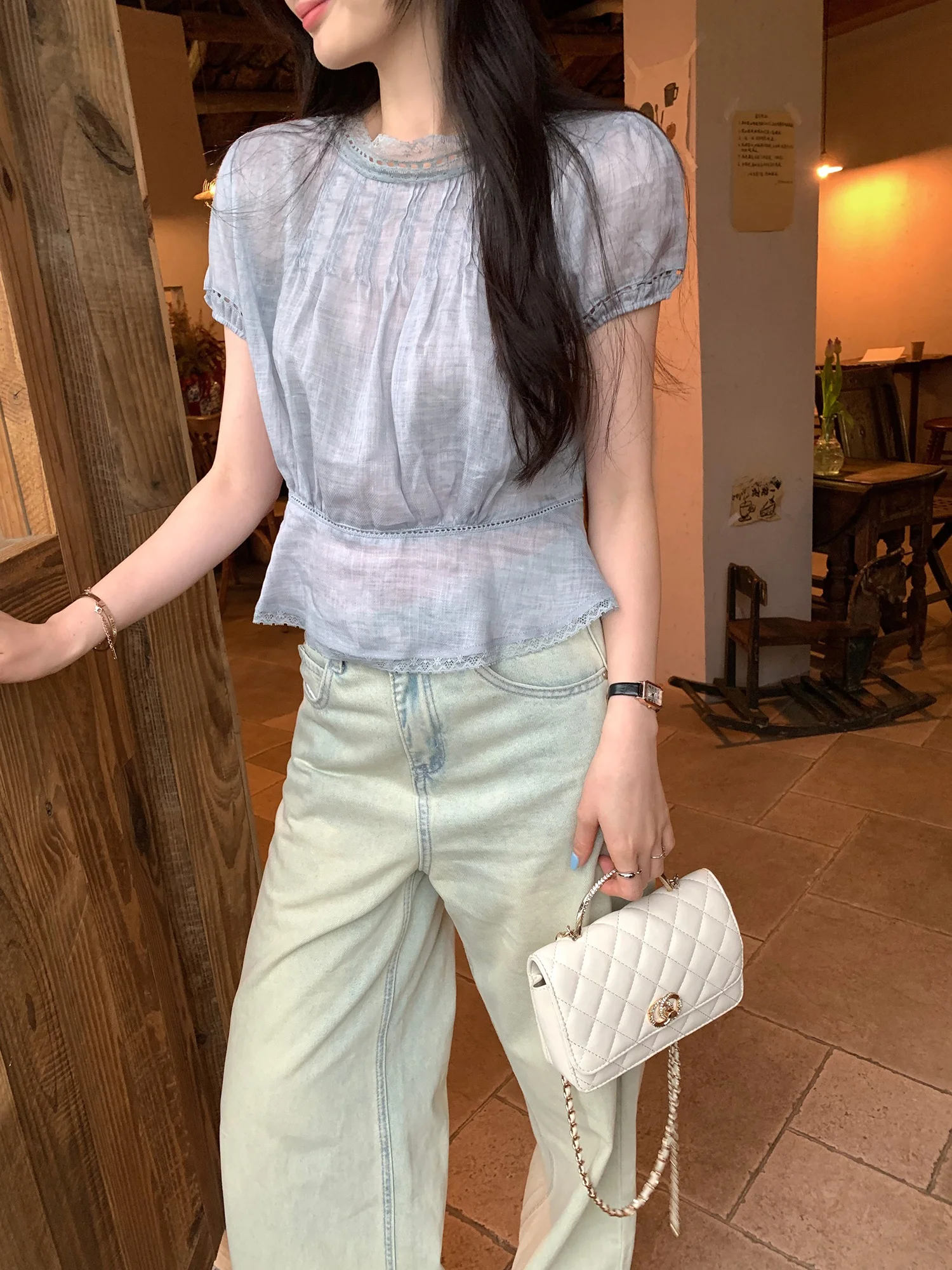 Lace Trim Short Sleeve Shirt Women's Button Design Reticular Silk Top French Style Slim Fit Bubble Sleeve Daily Wear
Lace Trim Short Sleeve Shirt Women's Button Design Reticular Silk Top French Style Slim Fit Bubble Sleeve Daily Wear