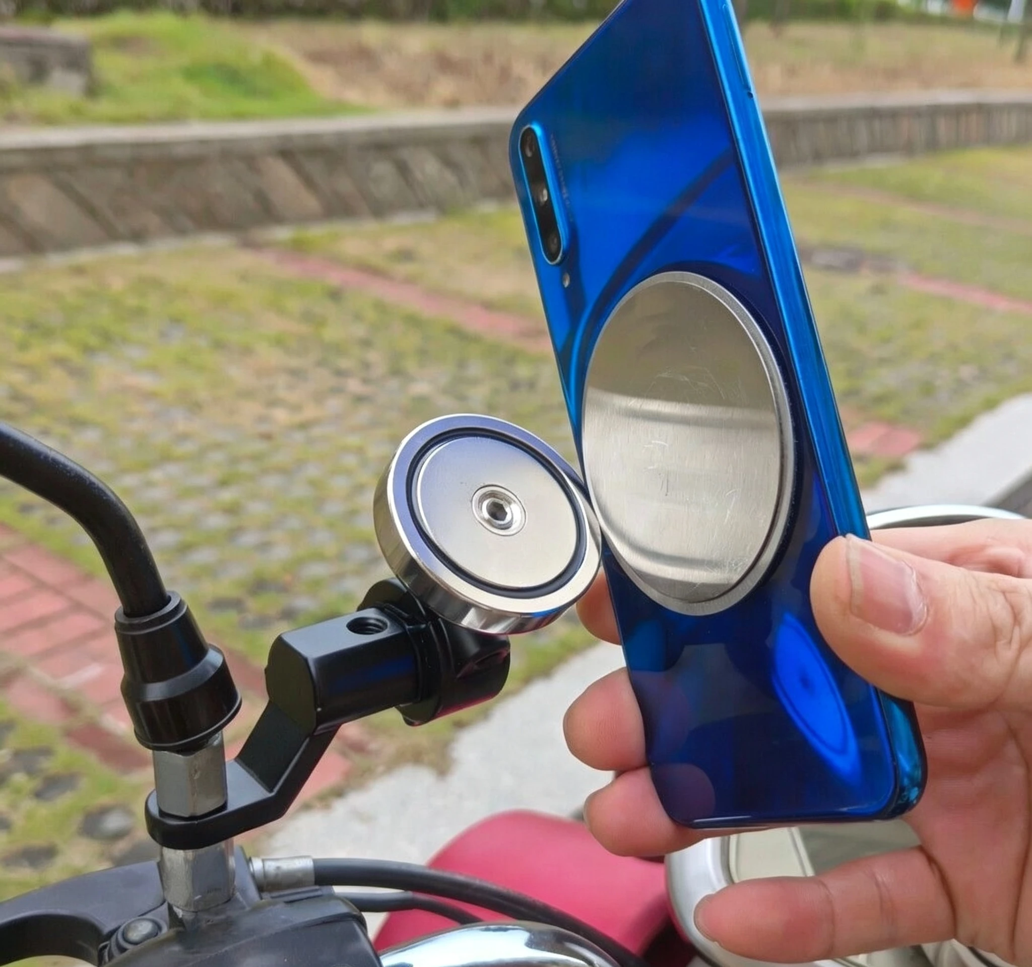 Bicycle rearview mirror mobile phone magnetic bracket
Bicycle rearview mirror mobile phone magnetic bracket