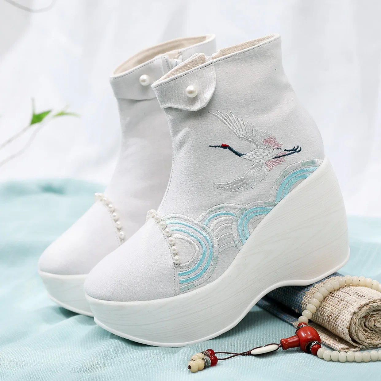 Hanfu Short Women's Ancient Style Chinese with Embroidered Shoes Thick Bottom Costume Show Female Autumn and Winter New
Hanfu Short Women's Ancient Style Chinese with Embroidered Shoes Thick Bottom Costume Show Female Autumn and Winter New