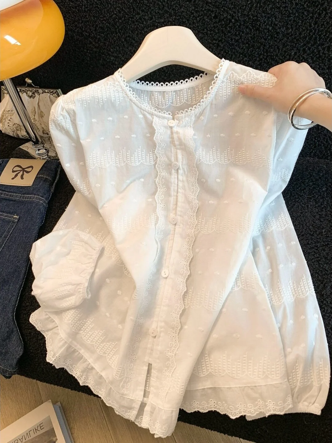 Elegant Lace Trim Long Sleeve Hollow out round Neck White Shirt Women's Slimming Shirt French Style Fashion Spring 2026
Elegant Lace Trim Long Sleeve Hollow out round Neck White Shirt Women's Slimming Shirt French Style Fashion Spring 2026