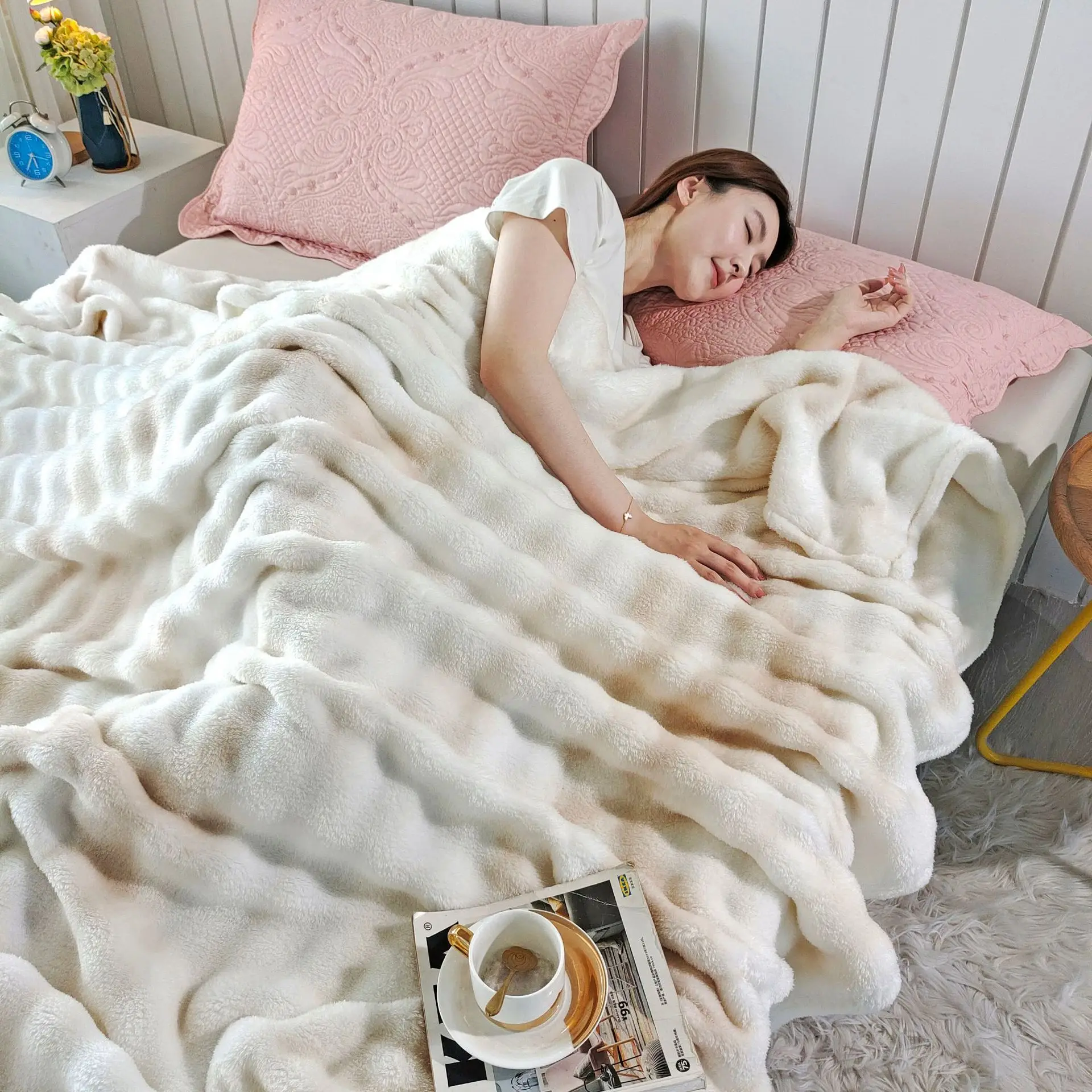 1Pc Cozy Faux Rabbit Fleece Blanket | Throw for Bedroom, Guest Room, Living Room, Student Dormito Coral Fleece Flannel Blanket
1Pc Cozy Faux Rabbit Fleece Blanket | Throw for Bedroom, Guest Room, Living Room, Student Dormito Coral Fleece Flannel Blanket