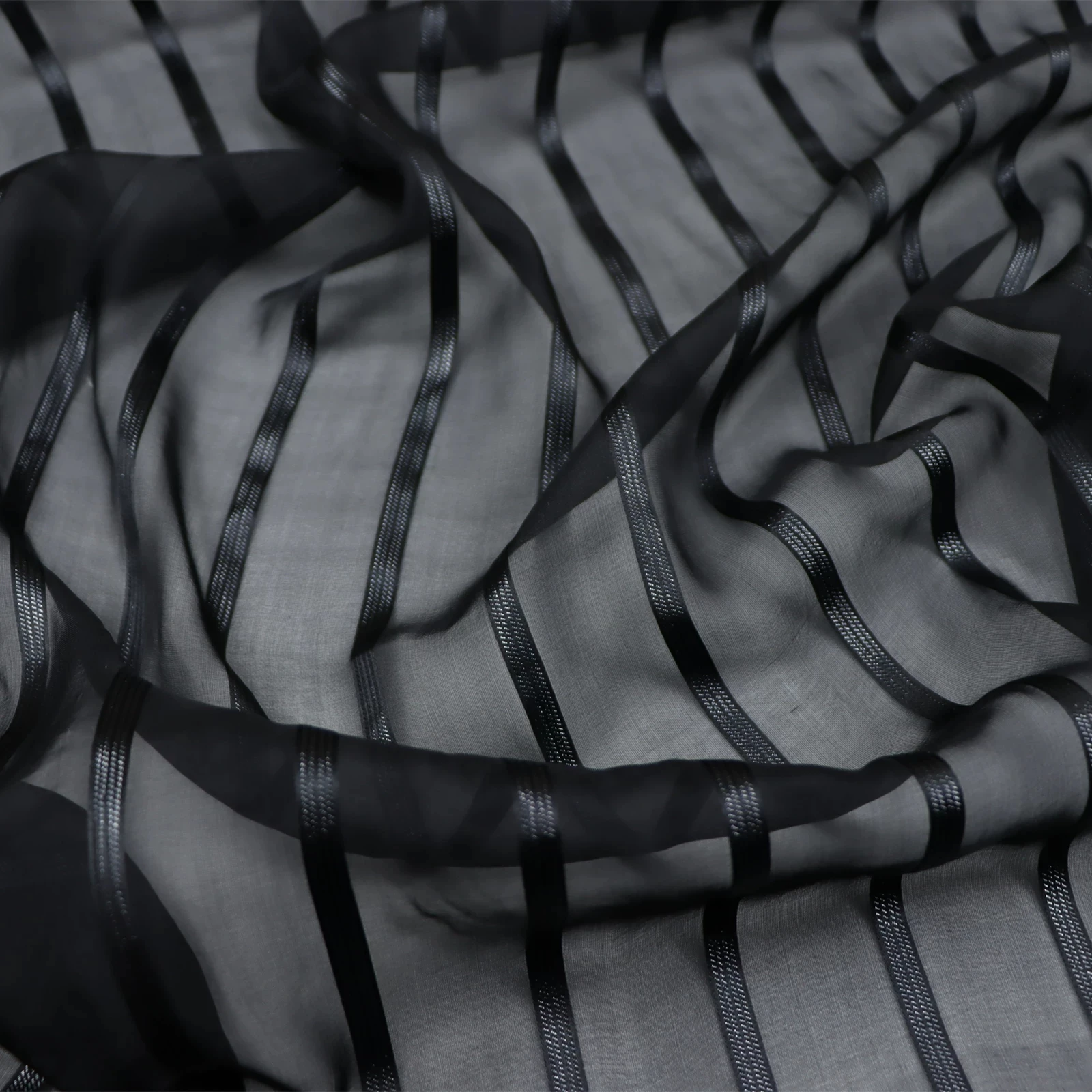 Fashionable Comfortable Feeling Red Printing Style Shiny Top Quality Silk Stripe Metallic Silver Fabric for Women Nice Dress
Fashionable Comfortable Feeling Red Printing Style Shiny Top Quality Silk Stripe Metallic Silver Fabric for Women Nice Dress