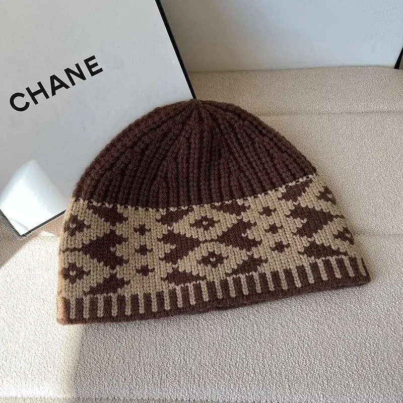 2025 модная зимняя шапка в стиле ретро, вязаные шапки с ремешком в клетку, шапки для женщин и мужчин, теплая повседневная трикотажная одежда с ромбовидной сеткой для путешествий
2025 модная зимняя шапка в стиле ретро, вязаные шапки с ремешком в клетку, шапки для женщин и мужчин, теплая повседневная трикотажная одежда с ромбовидной сеткой для путешествий