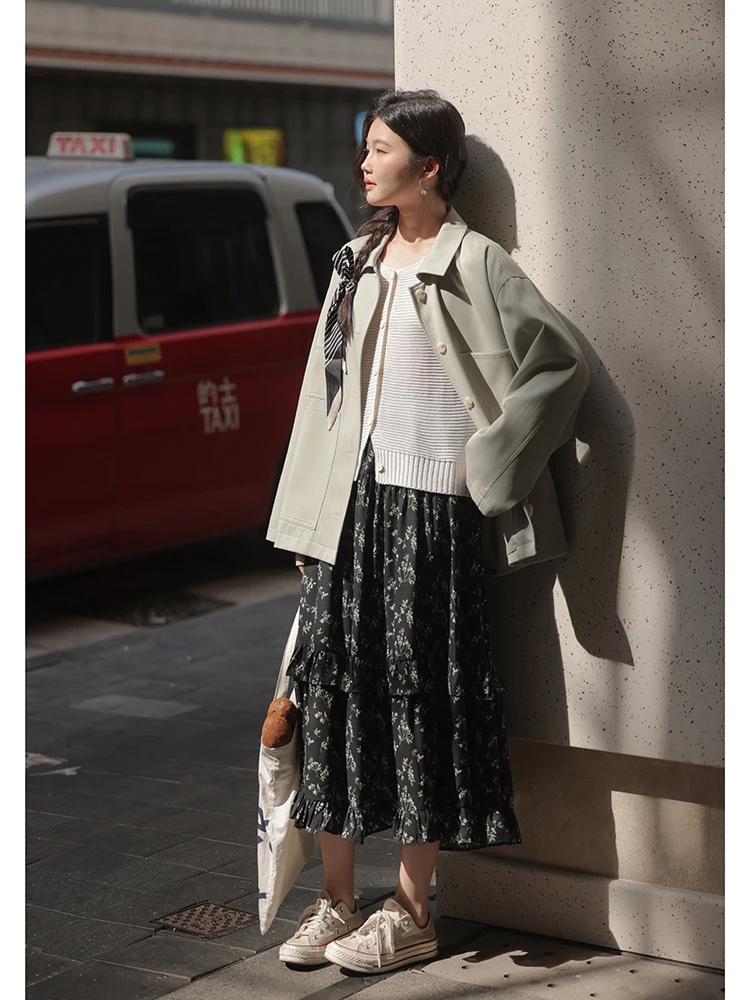 Стильная корейская повседневная легкая верхняя одежда для женщин: новая весенняя свободная универсальная модель прямого кроя с застежкой на пуговицах
Стильная корейская повседневная легкая верхняя одежда для женщин: новая весенняя свободная универсальная модель прямого кроя с застежкой на пуговицах