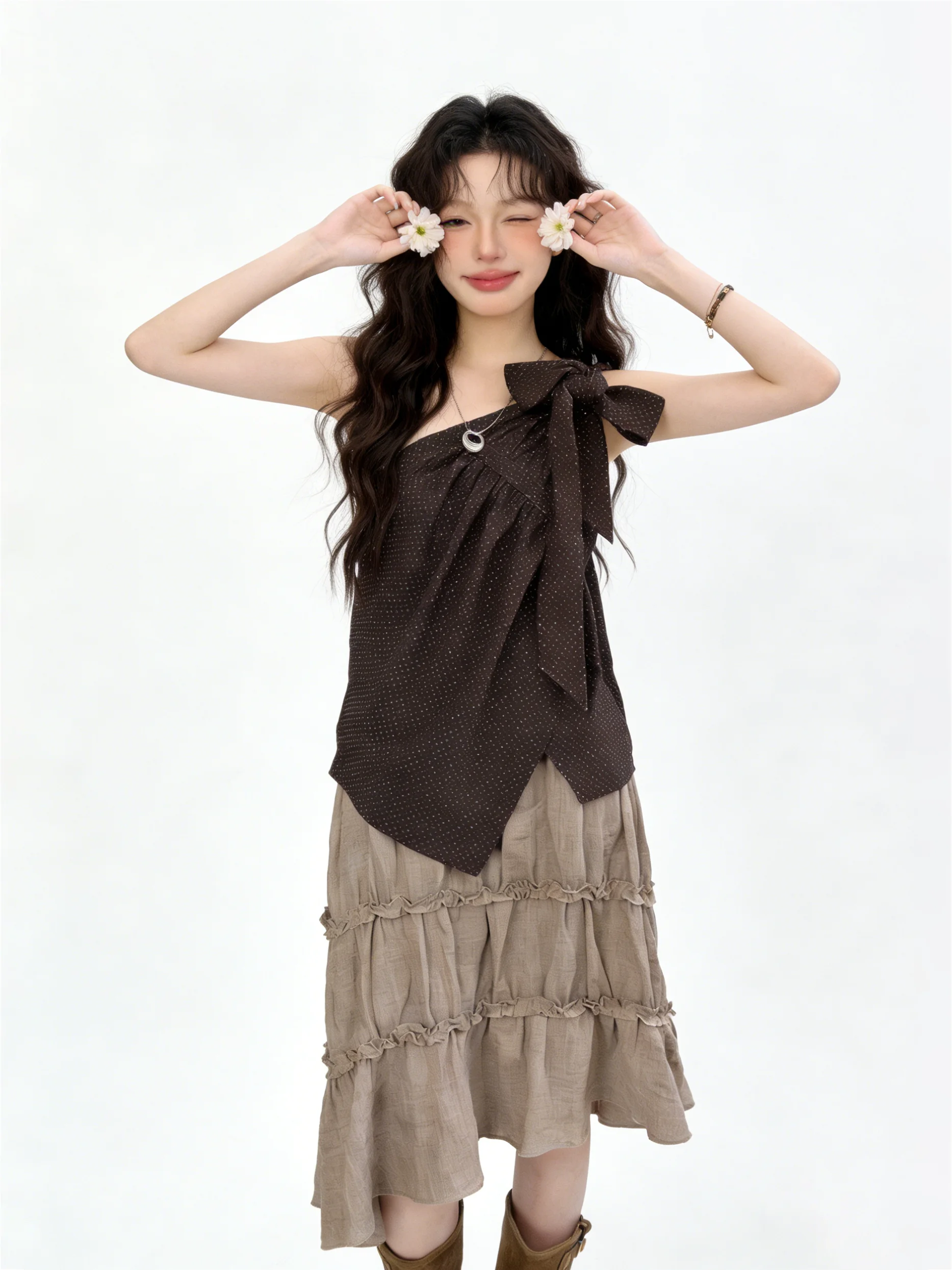 Korean Style Summer Fashion Women's Outfit Knot Side Shoulder Strap Vest with Lace Hem Half Skirt Two-Piece Set
Korean Style Summer Fashion Women's Outfit Knot Side Shoulder Strap Vest with Lace Hem Half Skirt Two-Piece Set