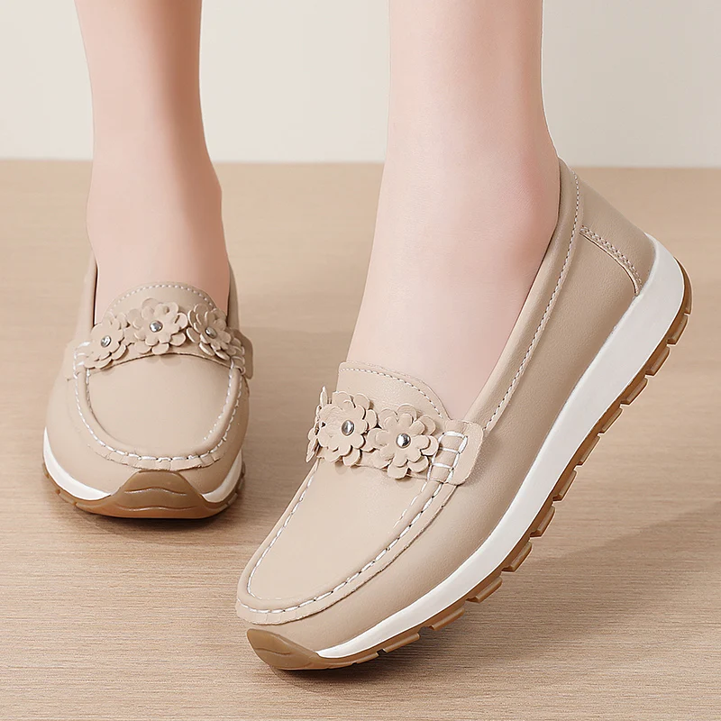 Новые весенне-летние женские модные и удобные лоферы, прогулочные туфли из 100% натуральной кожи, одинарные туфли.
Новые весенне-летние женские модные и удобные лоферы, прогулочные туфли из 100% натуральной кожи, одинарные туфли.