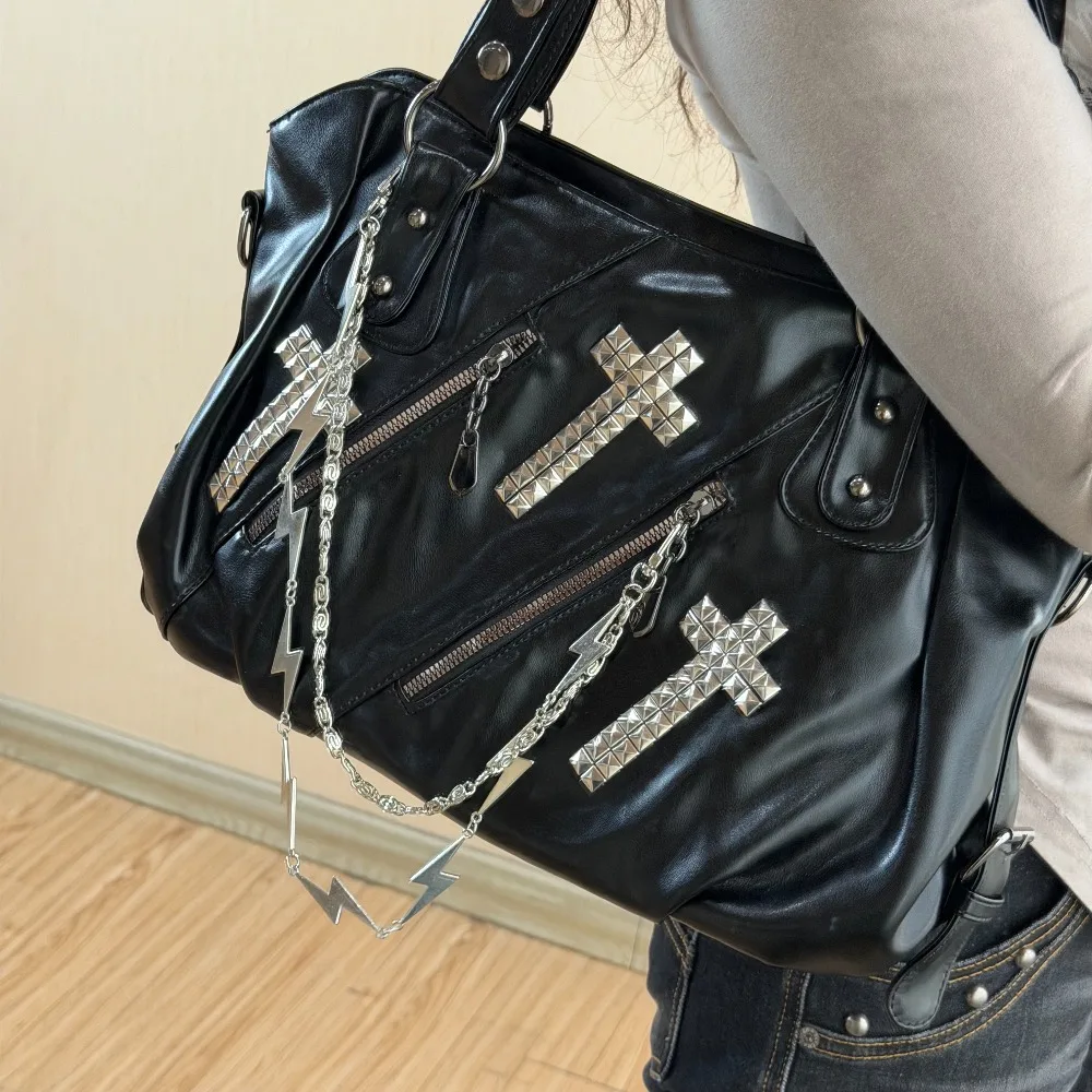 Original Crossbody Bag Gothic Locomotive Men and Women Single Shoulder Bag Fashion Large Capacity Tote Bag
Original Crossbody Bag Gothic Locomotive Men and Women Single Shoulder Bag Fashion Large Capacity Tote Bag
