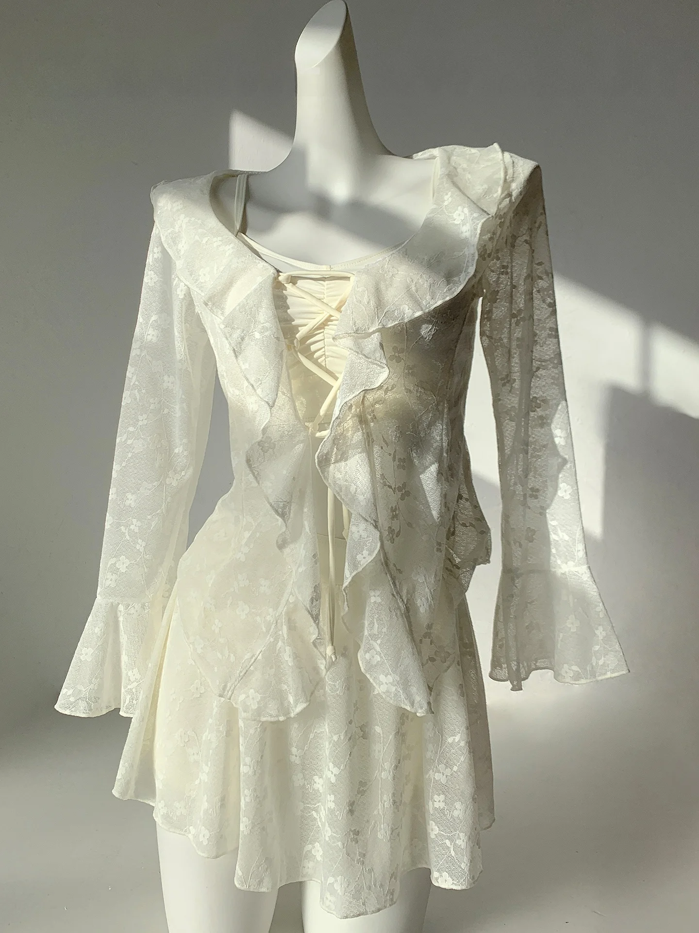 Комплект купальников Ele Long Sve с кружевной накидкой из мягкой бежевой ткани для женщин, термокостюм для спа-отдыха, пляжный комплект из двух предметов для отпуска
Комплект купальников Ele Long Sve с кружевной накидкой из мягкой бежевой ткани для женщин, термокостюм для спа-отдыха, пляжный комплект из двух предметов для отпуска