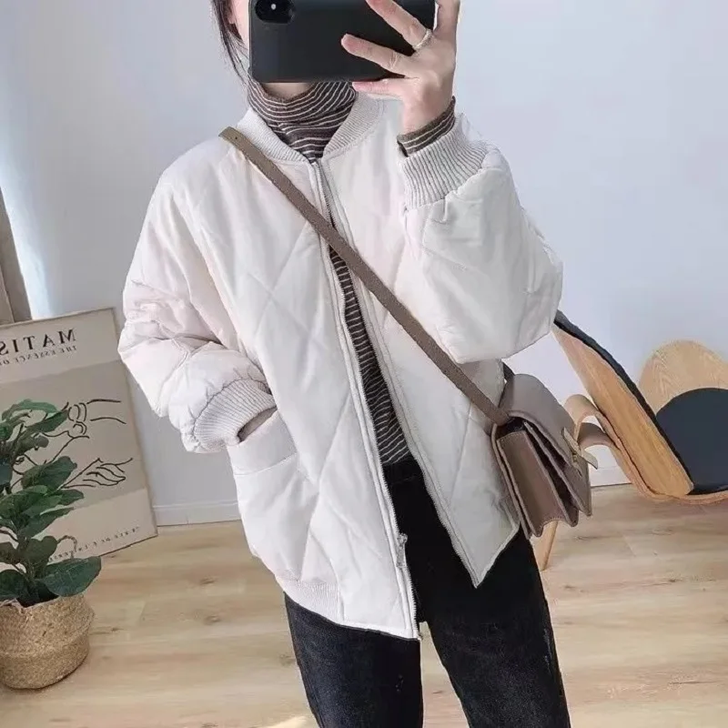 2023 Autumn Winter Lingge Down Cotton Jacket Women Wide Loose Collar Fashionable Casual Baseball Coat Warm Parkas Womens
2023 Autumn Winter Lingge Down Cotton Jacket Women Wide Loose Collar Fashionable Casual Baseball Coat Warm Parkas Womens