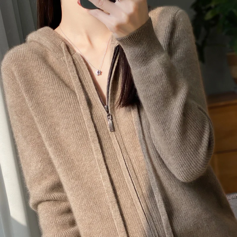 Fashion 100% Merino Wool Hooded Zipper Solid Color Cardigan Cashmere Fashionable Temperament Long Sleeves Warm Clothing Top
Fashion 100% Merino Wool Hooded Zipper Solid Color Cardigan Cashmere Fashionable Temperament Long Sleeves Warm Clothing Top