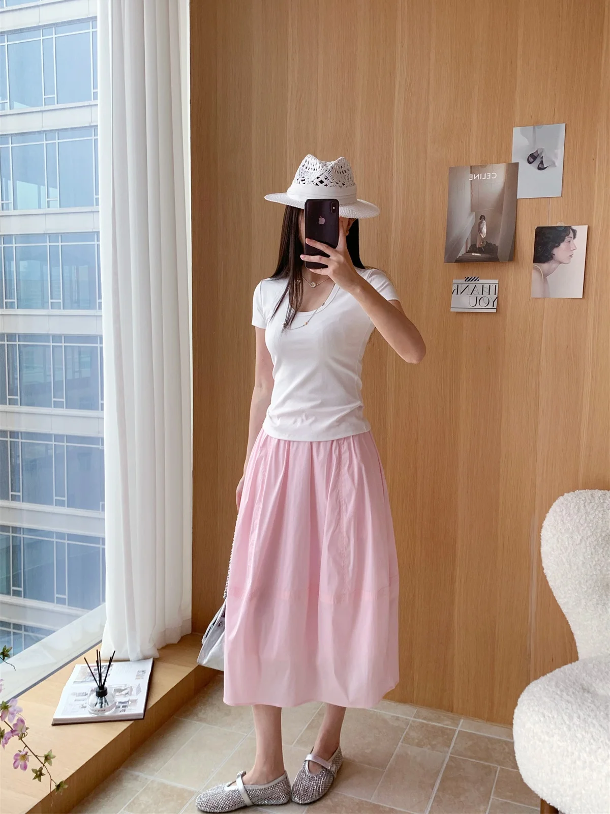 Simple Yet Elegant Short Sleeve T-Shirt with Pleated Skirt Floral Print Asymmetrical Hemline Slim Fit Shoulder Length Dress
Simple Yet Elegant Short Sleeve T-Shirt with Pleated Skirt Floral Print Asymmetrical Hemline Slim Fit Shoulder Length Dress