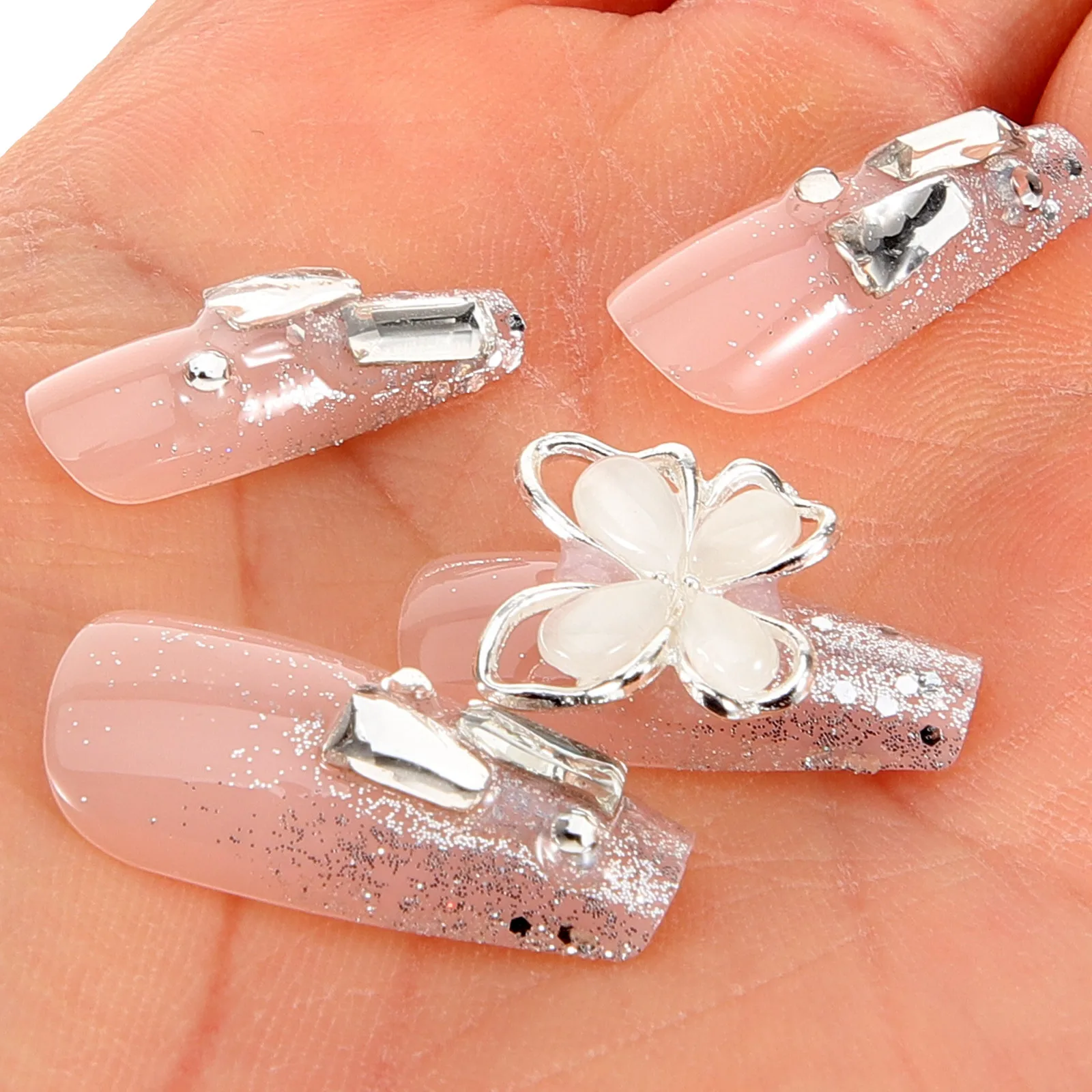 24 шт., накладные ногти с измельченными бриллиантами и бабочками, средние накладные ногти для женщин, клей для дизайна ногтей, принадлежности для свадьбы, дня рождения, выпускного вечера
24 шт., накладные ногти с измельченными бриллиантами и бабочками, средние накладные ногти для женщин, клей для дизайна ногтей, принадлежности для свадьбы, дня рождения, выпускного вечера