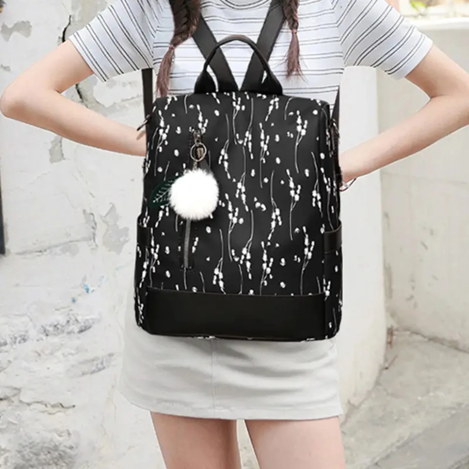 Stylish Girl’s Large Capacity Anti-theft Flowers Print Casual Backpack for School and Travel
Stylish Girl’s Large Capacity Anti-theft Flowers Print Casual Backpack for School and Travel