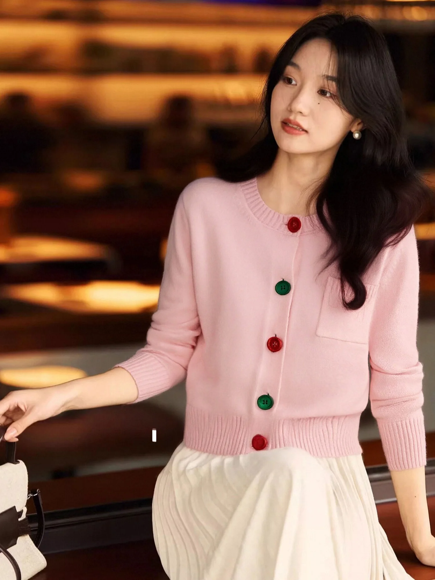 Вязаный свитер Chivirin Sweet Button для женщин: новая модная универсальная модель для весны и осени, эффект отбеливания, вязаное пальто
Вязаный свитер Chivirin Sweet Button для женщин: новая модная универсальная модель для весны и осени, эффект отбеливания, вязаное пальто