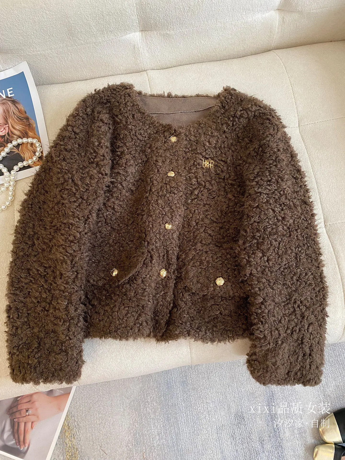 New Circular wool lamb wool jacket, smooth and plush, warm and thick top Jackets
New Circular wool lamb wool jacket, smooth and plush, warm and thick top Jackets
