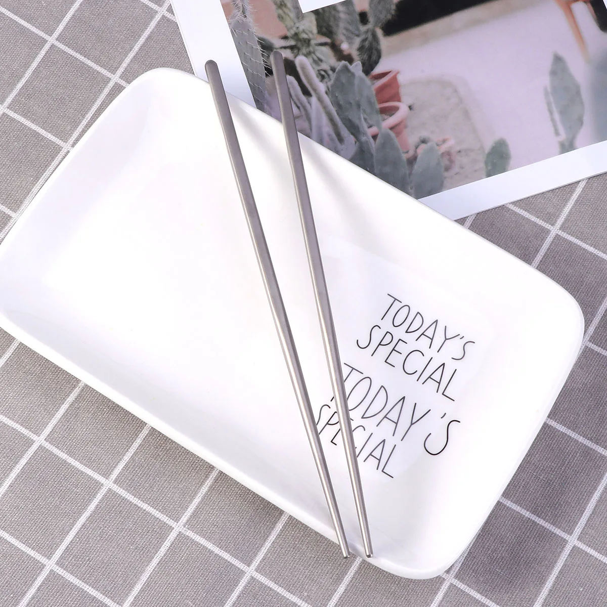 Titanium Chopsticks Reusable Food Sticks Portable Camping Utensils Lightweight Silver Home School College Restaurant Takeaway
Titanium Chopsticks Reusable Food Sticks Portable Camping Utensils Lightweight Silver Home School College Restaurant Takeaway