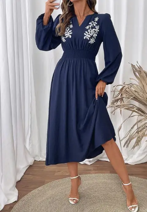 Women's Ethnic Style V-Neck Blue Embroidered Dress Waist Cinched Autumn Vacation 2025 New Collection
Women's Ethnic Style V-Neck Blue Embroidered Dress Waist Cinched Autumn Vacation 2025 New Collection