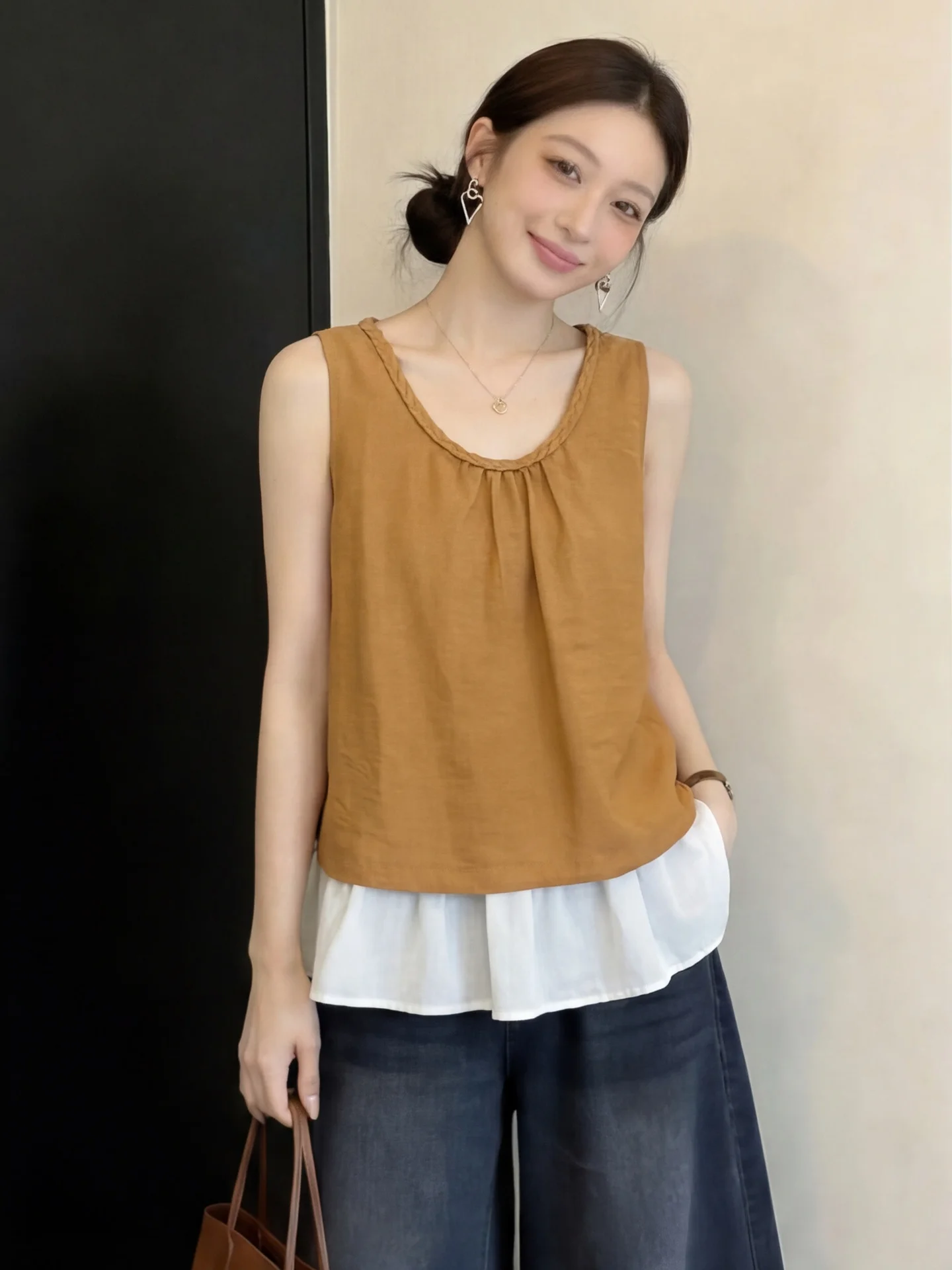 Summer Cotton Linen Tank Top Women's round Neck Sleeveless Shirt Original Design Knitted Leaf Casual Fashion Wear
Summer Cotton Linen Tank Top Women's round Neck Sleeveless Shirt Original Design Knitted Leaf Casual Fashion Wear