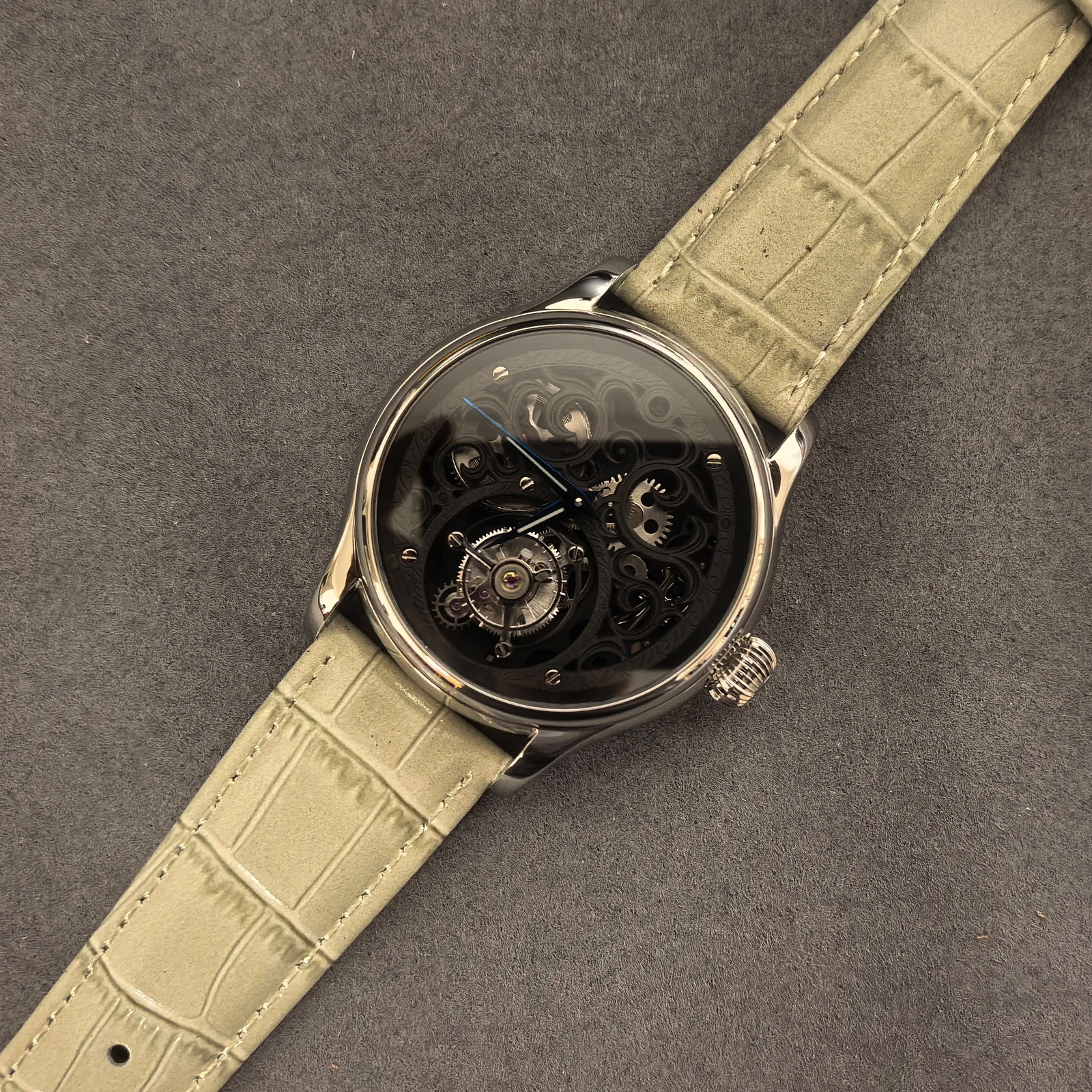 PIERRE PAULIN Men Tourbillon Watch 42mm Manual Winding Mechanical Wristwatch Sapphire Mirror Skeleton Carved Dial
PIERRE PAULIN Men Tourbillon Watch 42mm Manual Winding Mechanical Wristwatch Sapphire Mirror Skeleton Carved Dial