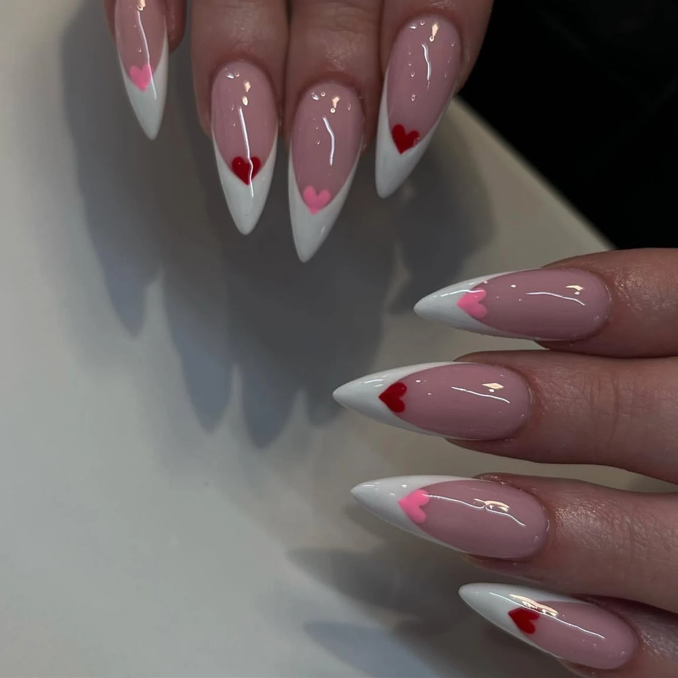 24 шт., французские остроконечные средние миндалевидные телесные розовые накладные ногти с красным сердцем, глянцевые ногти с полным покрытием на День святого Валентина
24 шт., французские остроконечные средние миндалевидные телесные розовые накладные ногти с красным сердцем, глянцевые ногти с полным покрытием на День святого Валентина